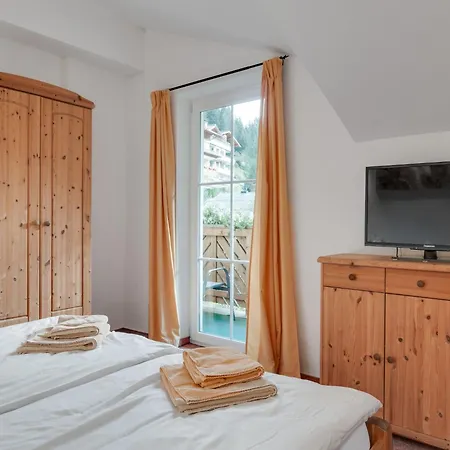 Spacious In Grobarl With Sauna, Cleaning Included Apartment